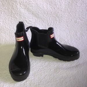 HUNTER Chelsea rain boots! Worn once! Size 7